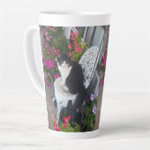 Tuxedo Kat Schattige  Bloemen Katten Verjaardag Latte Mok (Linkerhoek)