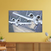 Twee A-10C Thunderbolt II-vliegtuig vliegen in for Canvas Afdruk (Insitu (Woonkamer))