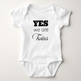 Twee Baby cadeauideeën: "Ja, we zijn tweelingen" Romper