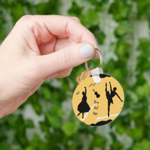 Twee balletdansers en muziek op gouden beige kleur sleutelhanger