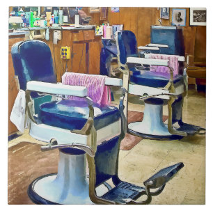 Twee Barberstoelen met roze gestreepte Barberkapje Tegeltje