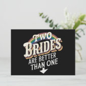 Twee bruidjes zijn beter dan één lesbische bruilof kaart (Staand voorkant)