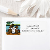 Twee chocolade labradors en mam etiket (Insitu)