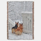 Twee Corgis in de sneeuw Deken (Voorkant Verticaal)