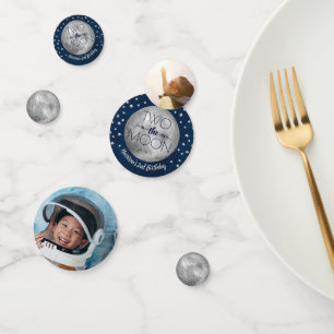 Twee De Maan 2e Verjaardagsfeestfoto Confetti