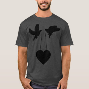 Twee duiven met een hart verbonden door een draad t-shirt