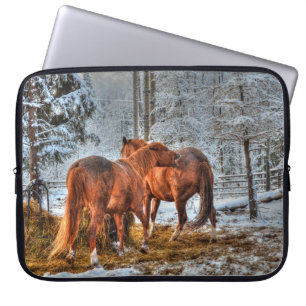 Twee Dun-kastanjepaarden die Fun Equine-foto's bin Laptop Sleeve