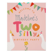 Twee Dwaze Gans Meisjes 2de Verjaardag Welkomstbor Perfect Poster (Voorkant)