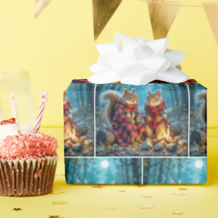 Twee eekhoorns genieten van een herfstkampvuur cadeaupapier
