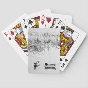 Twee eenden in zwart en wit pokerkaarten