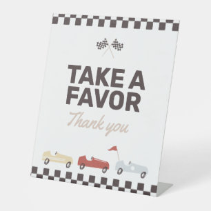 Twee Fast Race Car Birthday Party Favor Reclamebord Met Voetstuk