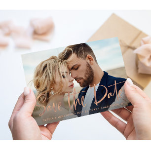 Twee foto   Faux Roos Gold Script Save the Date Aankondigingskaart
