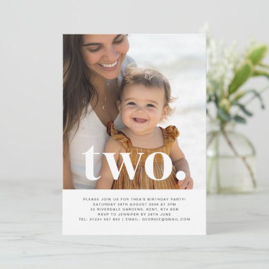 Twee foto-uitnodiging voor eerste verjaardag kaart (Staand voorkant)