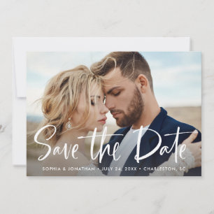 Twee foto's met modern schrift save the date