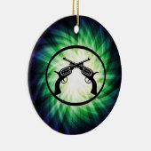 Twee gekruiste pistolen; gloeiend keramisch ornament (Rechts)