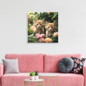 Twee gember Kittens die een weelderige tuin verken Canvas Afdruk (Insitu (Woonkamer))