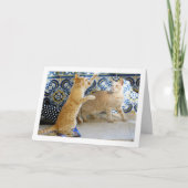 Twee gemberkatten spelen kaart (Voorkant)
