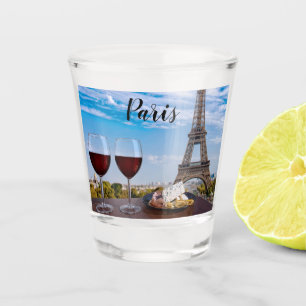 Twee glazen wijn in het café in Parijs