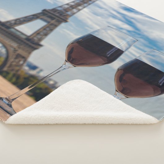 Twee glazen wijn met Eiffeltoren Sherpa Deken (3/4)