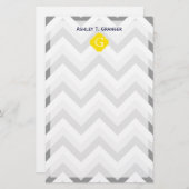 Twee grijze witte Chevron Geel Monogram Briefpapier (Voorkant / Achterkant)