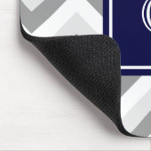 Twee grijze witte Chevron SQ Navy Monogram Muismat (Hoek)