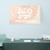 Twee Groovy 2de verjaardag van de Retro Daisy Welk Spandoek (Beurs)