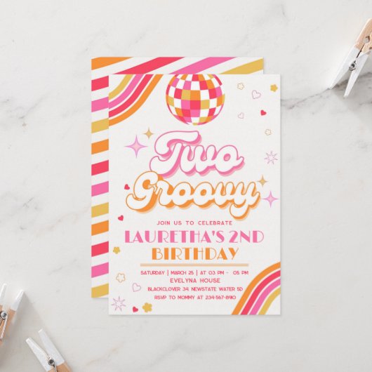Twee Groovy Party verjaardagsuitnodiging Kaart (Voorkant / Achterkant in situ)