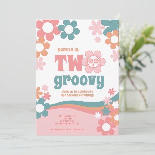 Twee Groovy Retro Meisje 2e verjaardag Uitnodiging (Staand voorkant)
