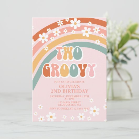Twee Groovy Retro Rainbow daisy Birthday Uitnodigi Kaart (Staand voorkant)