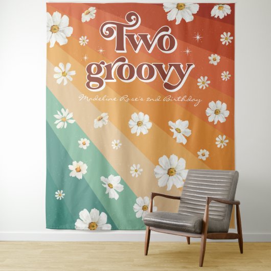 Twee Groovy Second Birthday | Retro Daisy Rainbow Wandkleed (In situ)