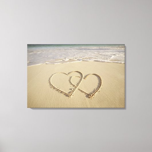 Twee grote harten op het strand canvas afdruk (Voorkant)