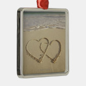 Twee grote harten op het strand metalen ornament (Rechts)