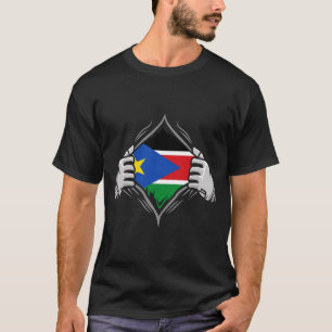 Twee handen die de vlag van Zuid-Sudan aan het lic T-shirt