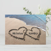 Twee harten in de uitnodiging van het Zandstrand (Staand voorkant)