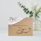 Twee harten in de zand briefkaart (Staand voorkant)