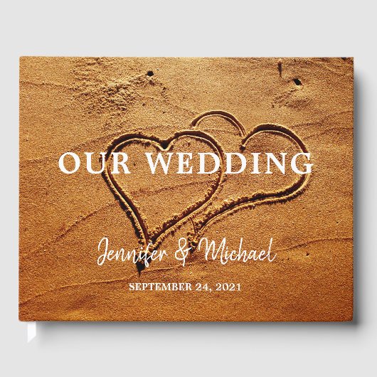Twee harten in zand bruidegom strand bruiloft gast gastenboek (Voorkant)