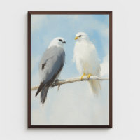 Twee haviken op een tak tegen een heldere hemel