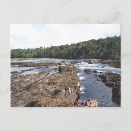 Twee inheemse meisjes in het landschap briefkaart