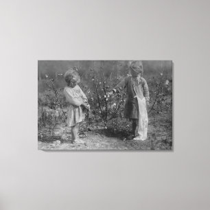 Twee jonge meisjes die katoenfoto maken canvas afdruk