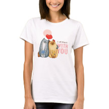 Twee katten knuffelen met hartvormen en romantisch