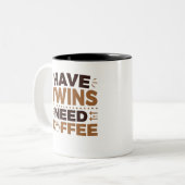 Twee keer hebben koffie nodig van twee keer in mam tweekleurige koffiemok (Voorkant links)