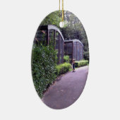 twee kinderen in het park keramisch ornament (Rechts)