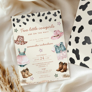 Twee kleine tweelingcowgirls op weg naar de baby s kaart