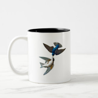 Twee kleine vogels die vrij in de lucht vliegen. V Tweekleurige Koffiemok