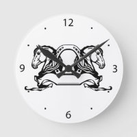 twee koppen paarden en hoefijzer