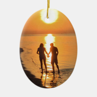 Twee liefhebbers tegen zonsopgang keramisch ornament