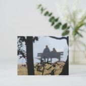 Twee mensen zitten op een bank DIY Briefkaart (Staand voorkant)