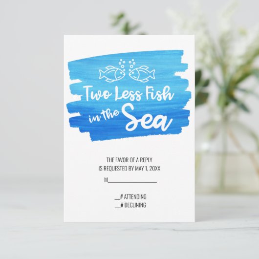 Twee minder vissen in de Zee Waterverf bruiloft RSVP Kaartje (Staand voorkant)