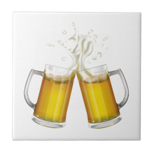 Twee mokken met een licht bier. tegeltje
