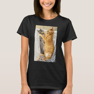 Twee Moppige Katten Knuffelen Zoete Kitten Kat Kat T-shirt